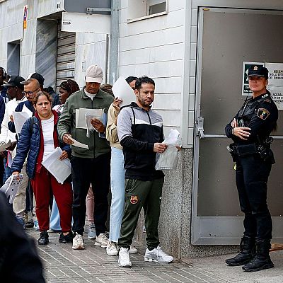 Mónica López (CEAR): \"\"Es el proceso de regularización con mayor consenso en la sociedad española\" - 24 horas | Ver