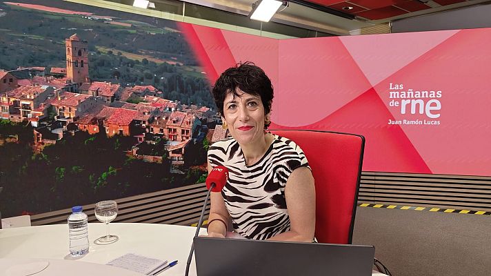 Elma Saiz: \"Más de un millón de personas dejan de estar en los márgenes\" - Las mañanas de RNE | Ver