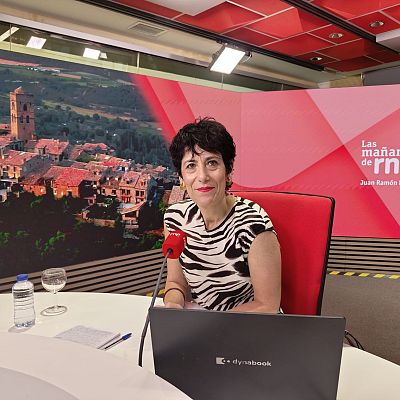 Elma Saiz: \"Más de un millón de personas dejan de estar en los márgenes\" - Las mañanas de RNE | Ver