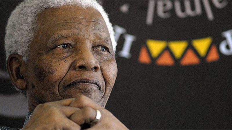 Nelson Mandela ingresa en un hospital de Petroria para un control rutinario