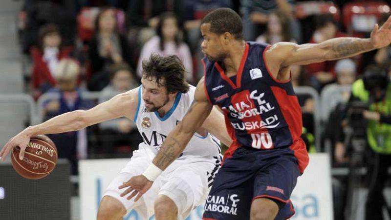 El Real Madrid remontó 16 puntos y acabó llevándose un encuentro épico y frenético frente al Caja Laboral (92-100), con Jaycee Carroll y Rudy Fernández de líderes.