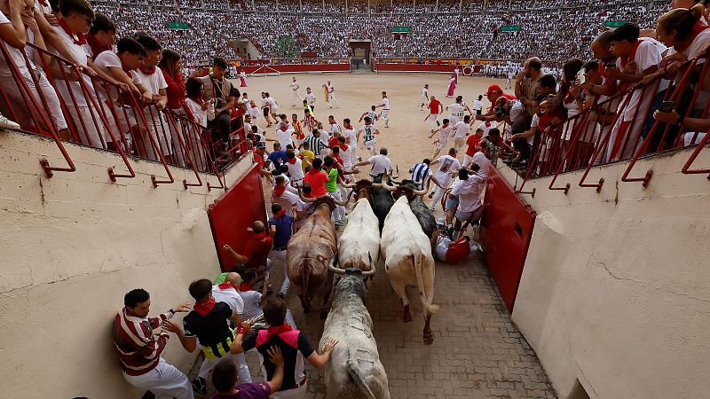 San Fermín 2026: Segundo encierro | Vídeo a cámara lenta | Ver