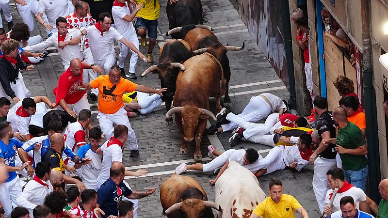 San Fermín 2026: Sexto encierro | Vídeo completo | Ver