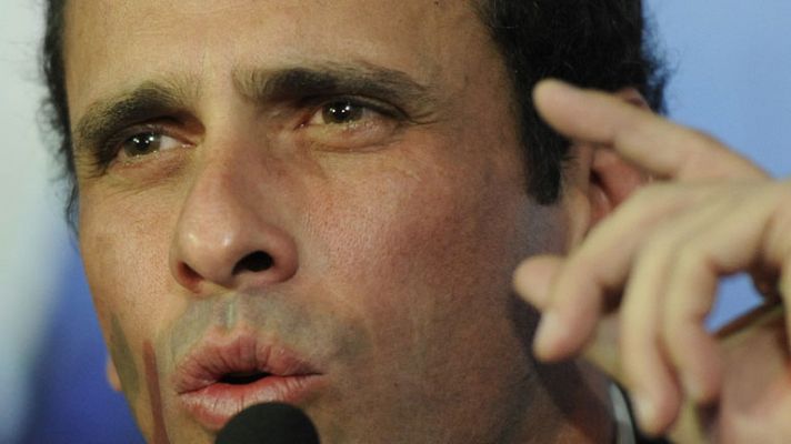 Capriles presenta su candidatura   