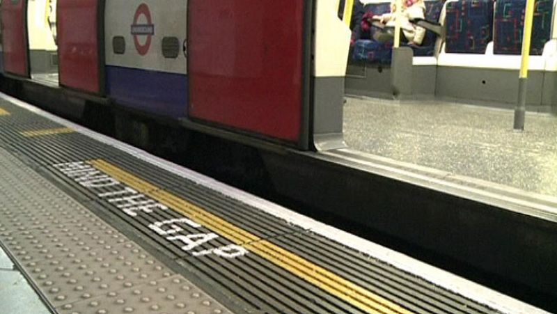 Vuelve la mítica voz al metro de Londres