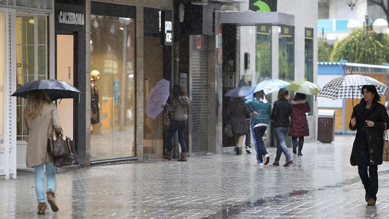 Lluvias en Andalucía y litoral cantábrico, nevadas y viento 