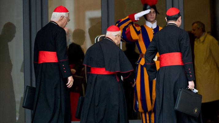 Los 115 cardenales que formarán el cónclave se reúnen en su última congregación