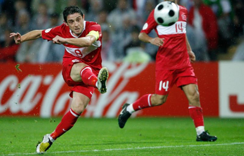 Croacia y Turquía juegan el segundo partido de cuartos de final de la Eurocopa. El juego ordenado y ofensivo de los croatas se enfrenta a las 'siete vidas' de la aguerrida Turquía.