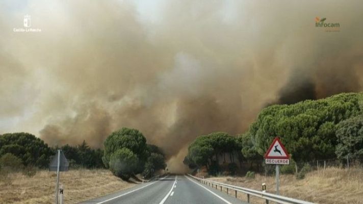 Un incendio en Almorox, Toledo, obliga a evacuar poblaciones en Madrid | Ver