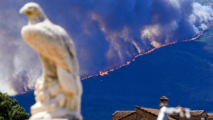 Los medios siguen luchando contra el incendio en Burgohondo - Noticias de Castilla y León | Ver