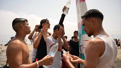 La euforia da paso a la incertidumbre entre quienes han cruzado a Ceuta