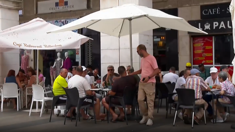 Ceuta trata de volver a la normalidad: hoy han abierto muchos comercios y mercados.