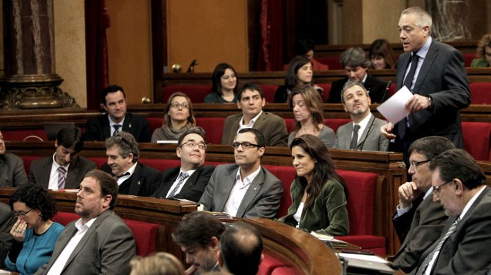 Telediario 1 - El Parlament avala la propuesta del PSC para dialogar con el Gobierno sobre la consulta soberanista