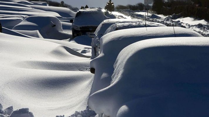 Telediario 1 - Retrasos vuelos por el temporal