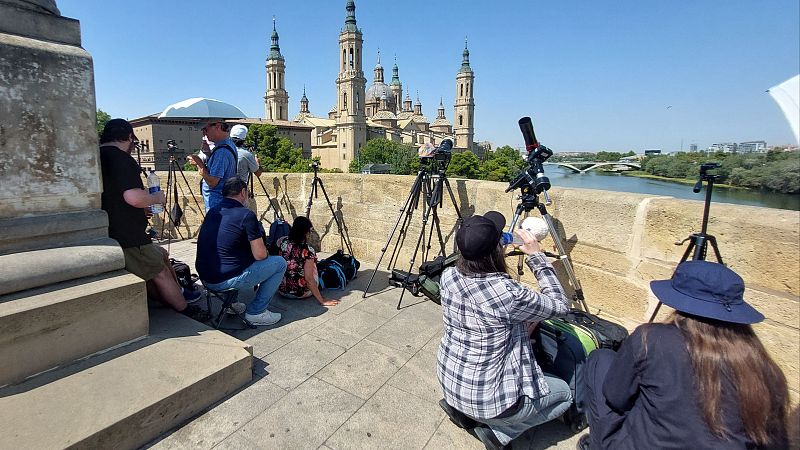 Aficionados al eclipse