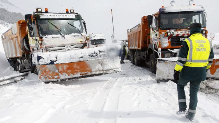 Telediario 1 - El temporal de nieve remite y se restablece la circulación en las principales carreteras