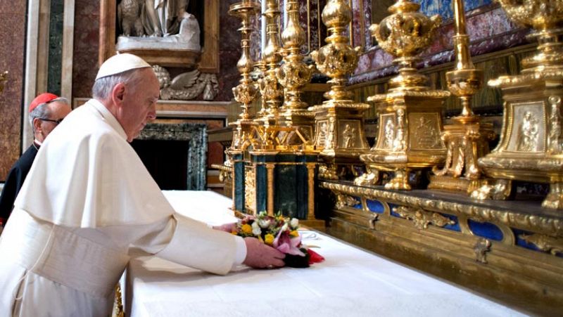Bergoglio inicia su primera jornada como el papa Francisco rezando en Santa María la Mayor