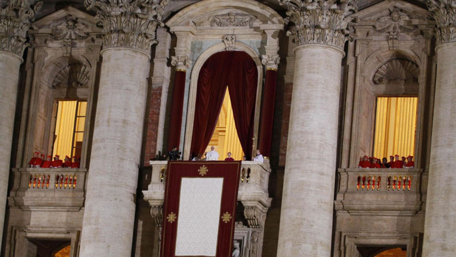 Telediario 1: Ya hay estampas y rosarios del papa | RTVE Play