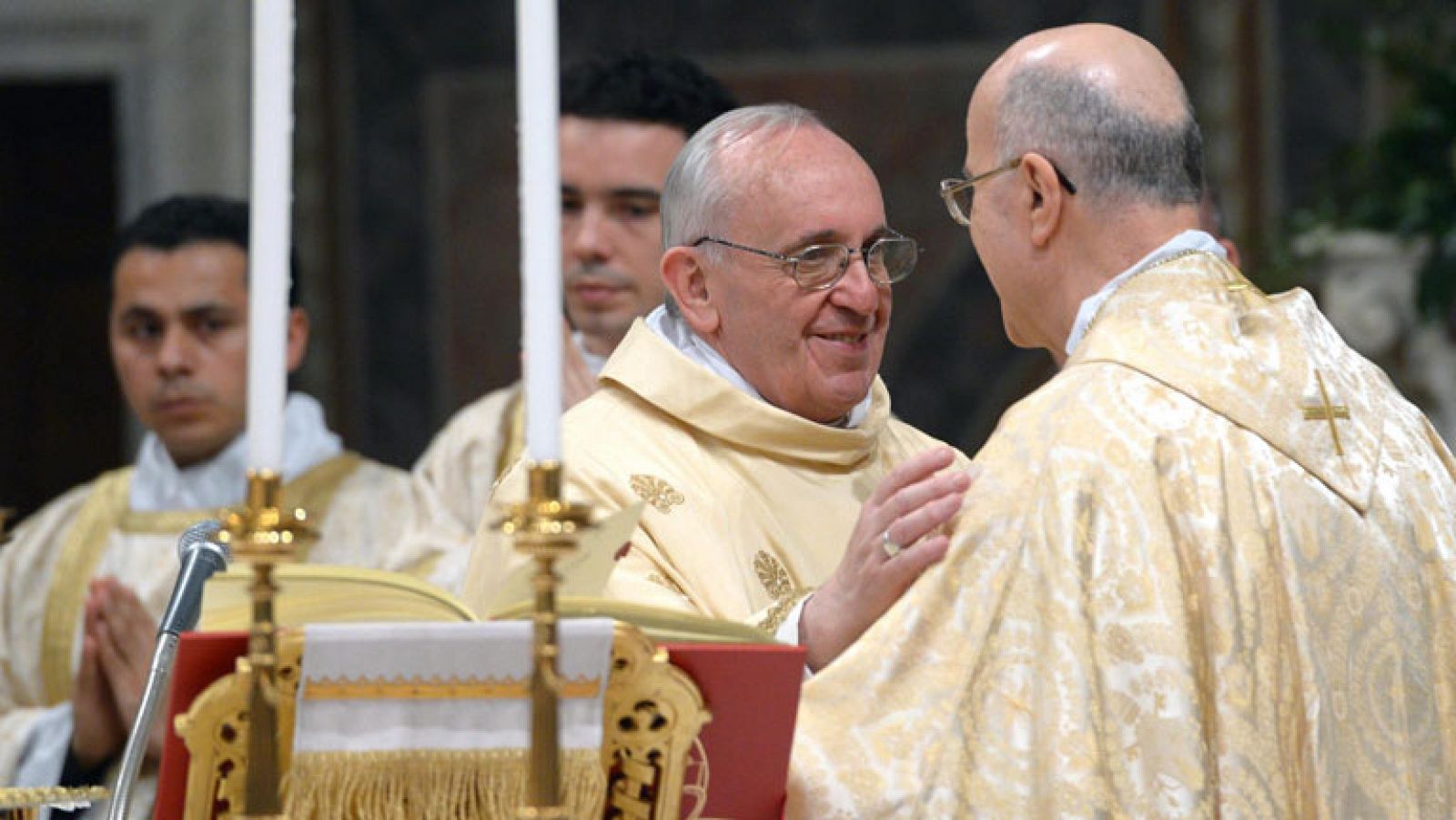 Telediario 1: En su primer día el papa Francisco llama a caminar, edificar y confesar | RTVE Play