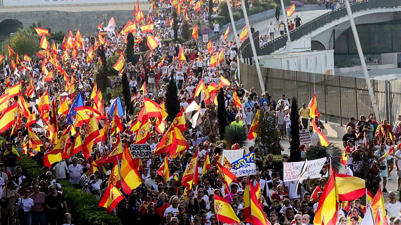 Asistentes a la manifestación con motivo del Día de Ceuta en la ciudad autónoma