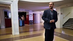 La Revuelta | Ponce lleva a dos turistas moldavas a la "Clapping Room"