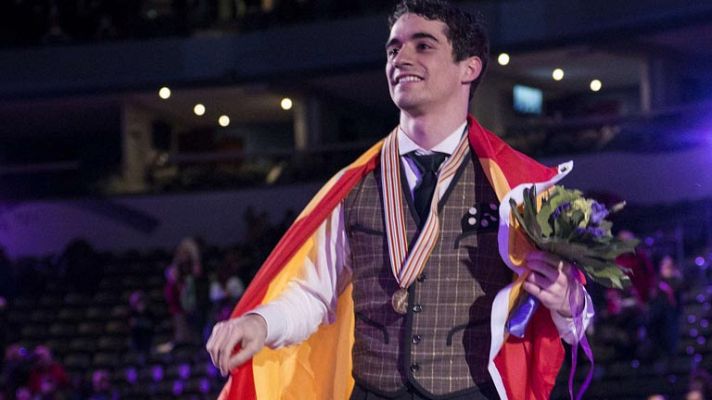 Telediario 1 - Bronce mundial para Javier Fernández, que sigue haciendo historia
