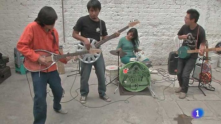 Telediario 1 - El éxito de la Orquesta Basura