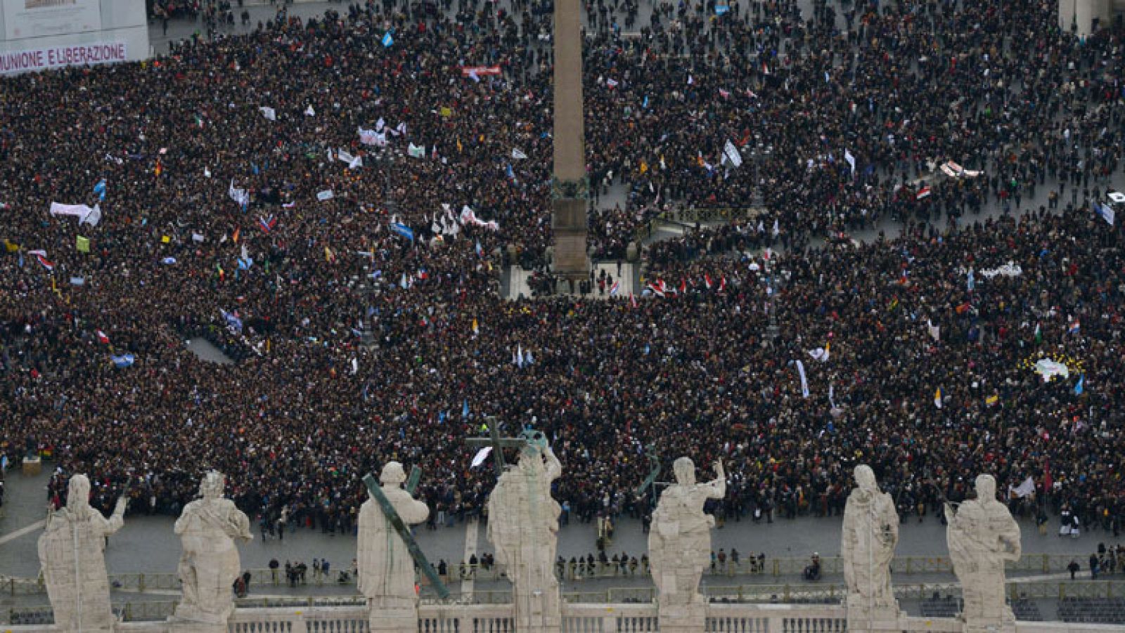 Telediario 1: Los fieles viven con emoción el discurso del papa Francisco | RTVE Play