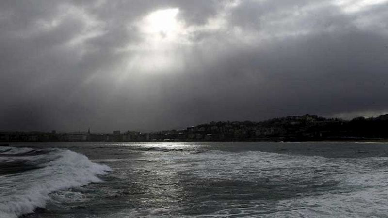 Cielo muy nuboso en Galicia, cantábrico occidental y oeste de Andalucía 