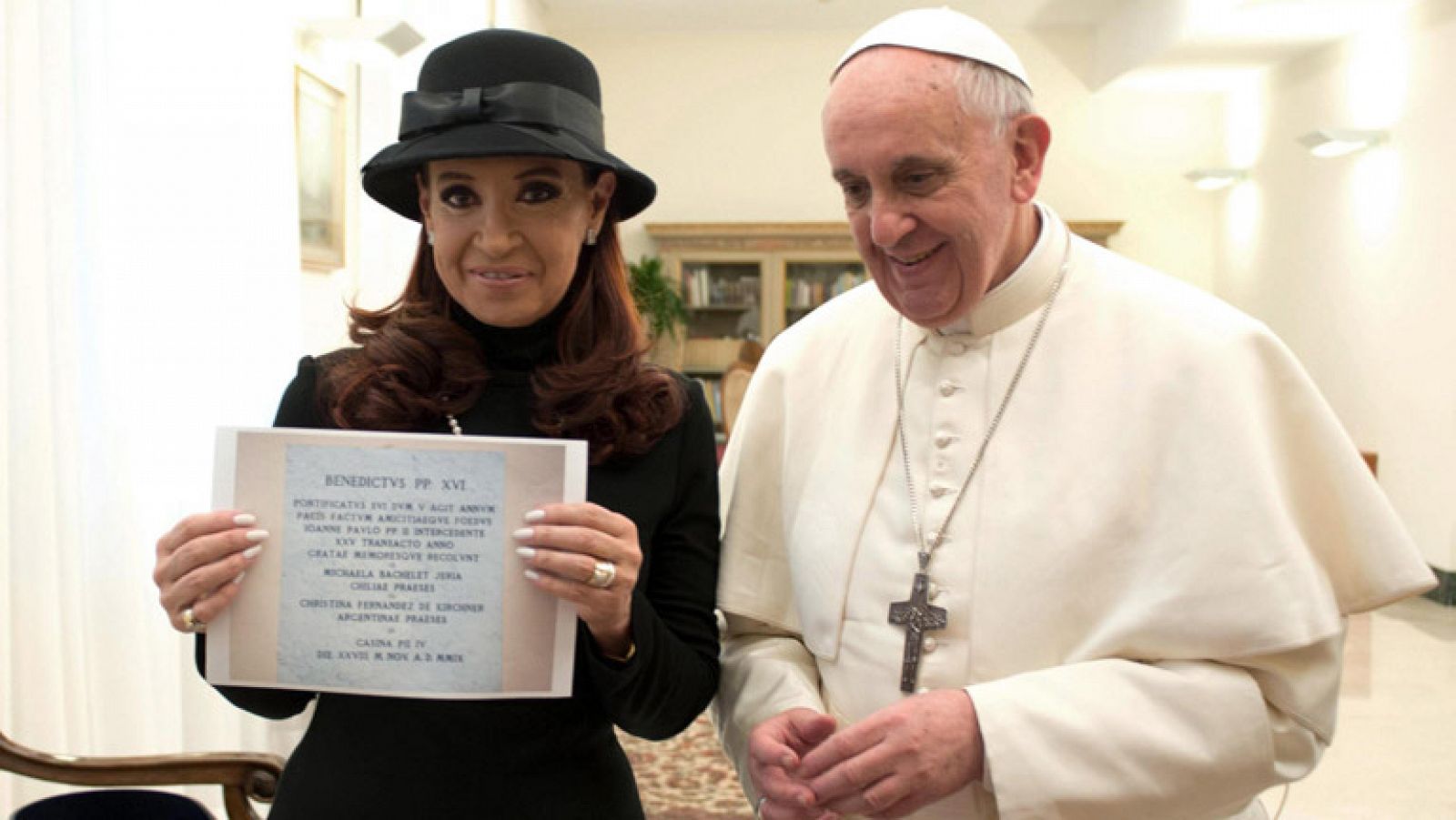 Telediario 1: El papa Francisco se reúne con la presidenta argentina Cristina Fernández Kirchner | RTVE Play