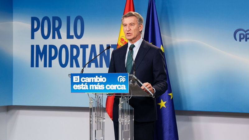 El presidente del Partido Popular, Alberto Núñez Feijóo, durante una rueda de prensa,