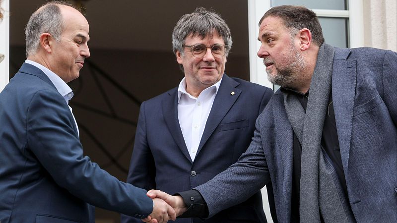 El presidente de Junts, Carles Puigdemont, y el de ERC, Oriol Junqueras, en Waterloo (Bélgica) en una imagen del 16 de enero de 2025