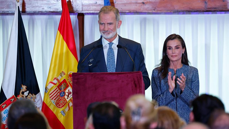 Los reyes Felipe VI y Letizia participan en un encuentro con la sociedad ceutí durante su visita este martes a Ceuta