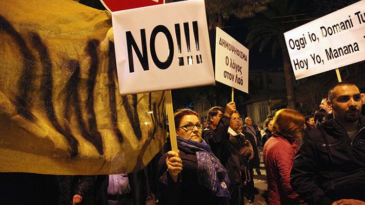 Telediario 1 - El Parlamento de Chipre rechaza el impuesto a los depósitos bancarios incluido en el rescate al país