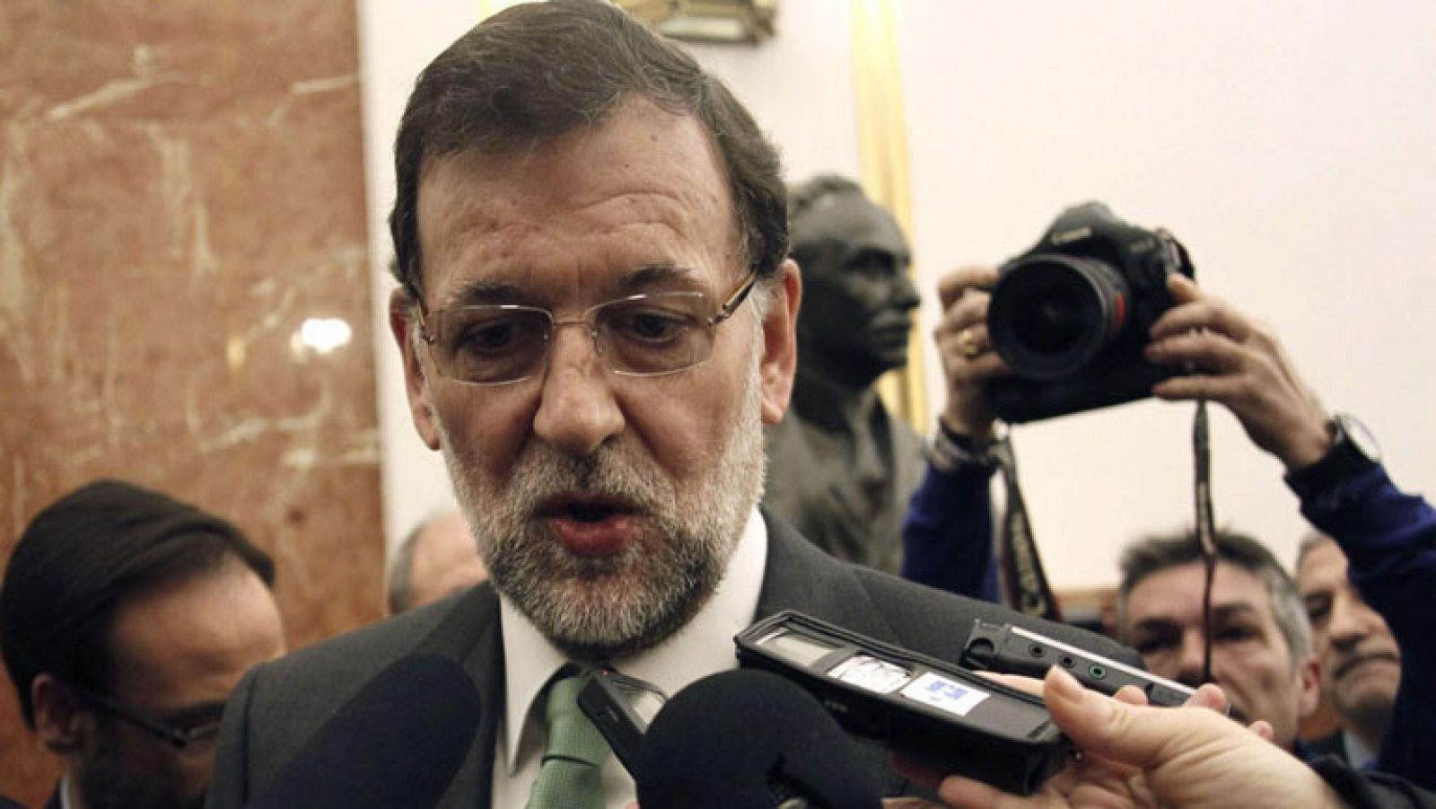 Informativo 24h: Rajoy, contrario a un impuesto general a los depósitos en Chipre y Cayo Lara define como "valiente" el rechazo del Parlamento chipriota | RTVE Play
