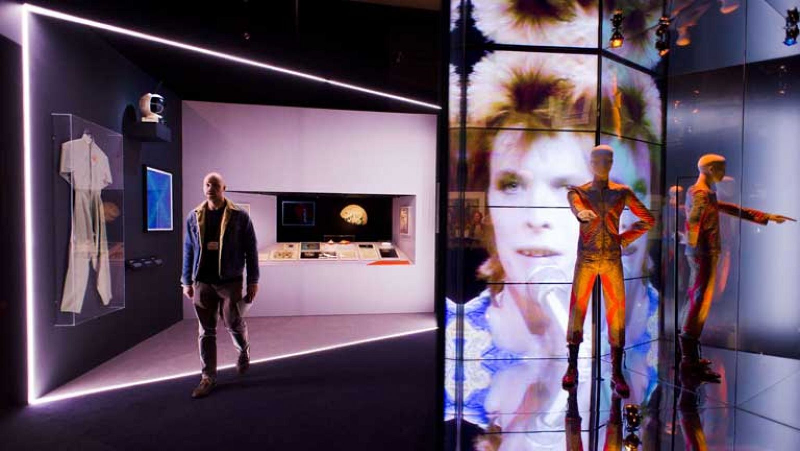 Telediario 1: Exposición sobre David Bowie  | RTVE Play