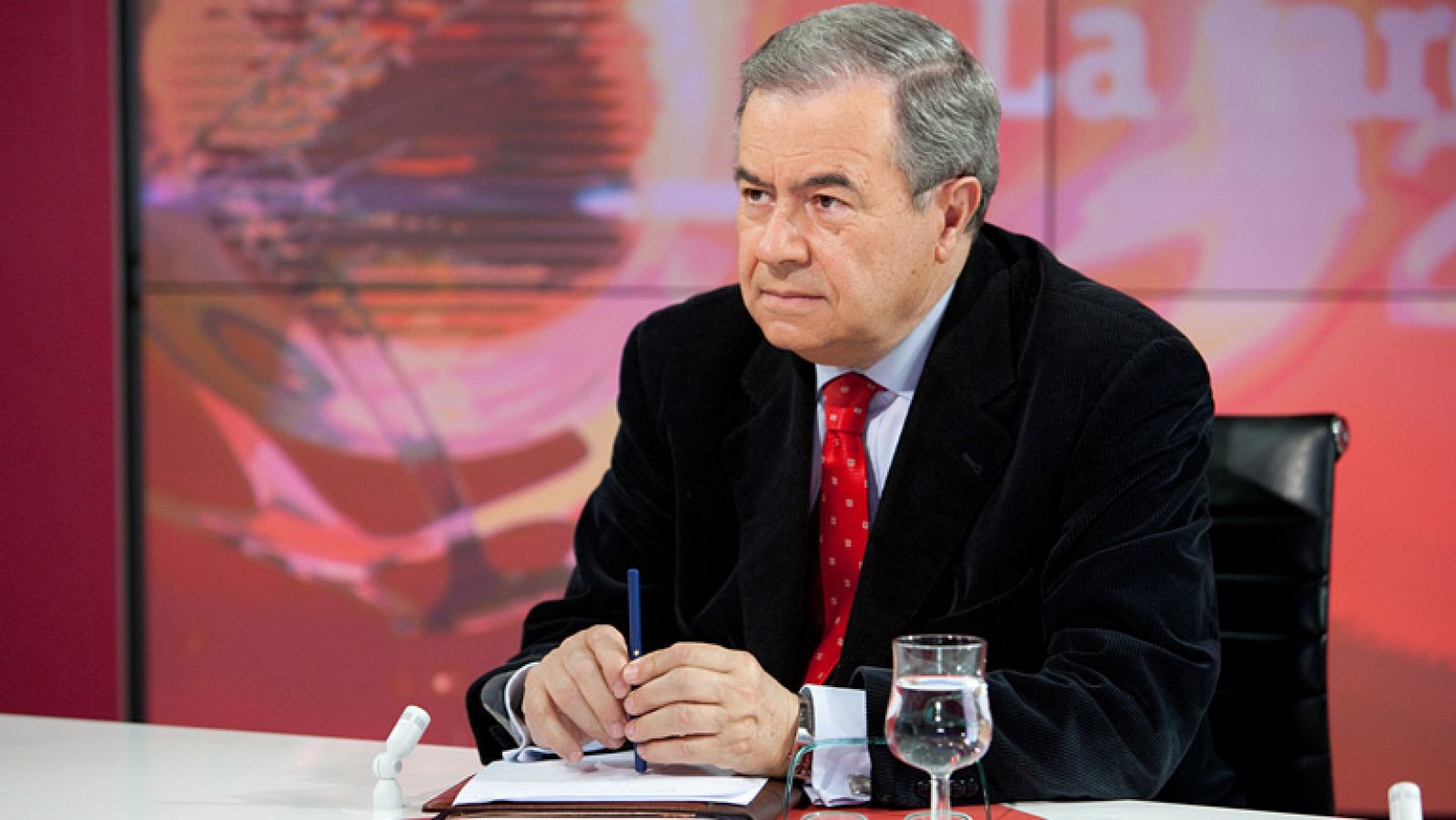 La tarde en 24h: Entrevista a Julio Rodríguez, expresidente del Banco Hipotecario | RTVE Play