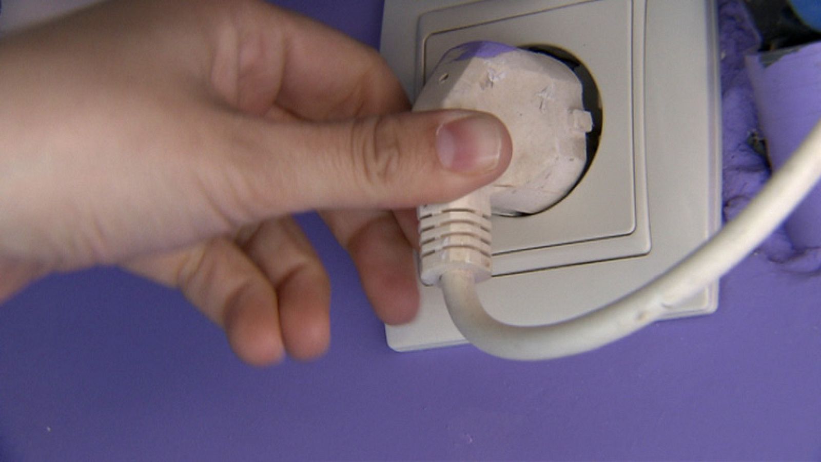 El recibo de la luz bajará un 6,7% tras concluir la subasta eléctrica con caídas del 15% | Ver