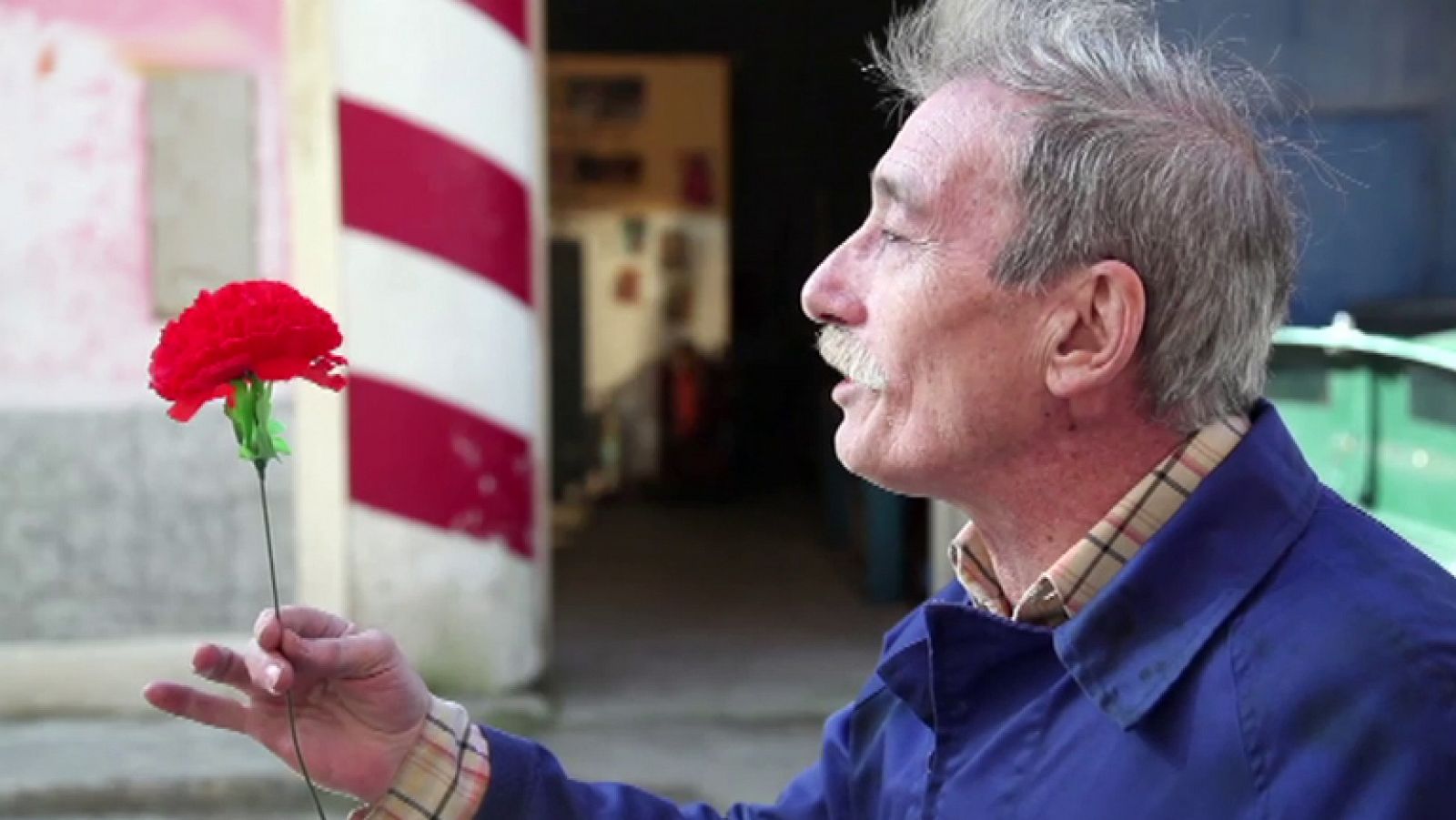 Ramón se nos pone sincero. Y es que aunque le gusten todas las mujeres, el parece no gustarle a ninguna. "La última vez que me comí una rosca el Madrid no había ganado ni una copa de Europa", asegura pensativo...