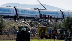 Más de 500 efectivos de diferentes cuerpos trabajan en la zona del accidente de tren de Urda