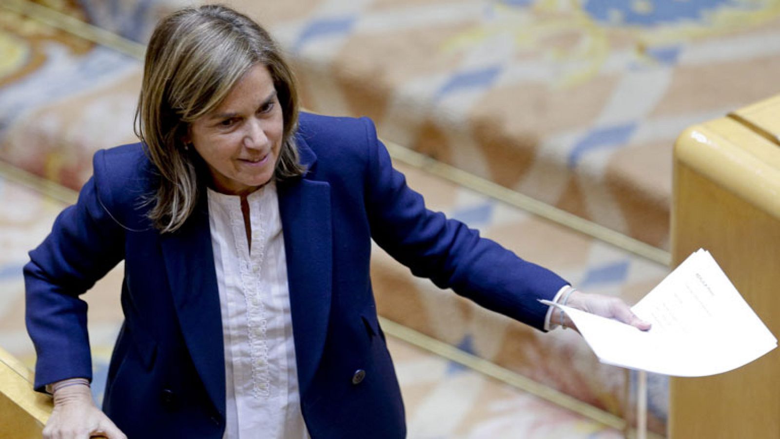 La ministra de Sanidad, Ana Mato, ha planteado a las comunidades autónomas la posibilidad de hacer más progresivas las aportaciones en el copago farmacéutico incorporando nuevos tramos en el límite actual establecido entre 18.000 y 100.000 euros de ingresos anuales.¿Es viable hacer nuevos tramos y lo hemos puesto a disposición de las CC.AA. para que decidan si es conveniente o prefieren dejarlo como está¿, ha indicado la ministra al término del Consejo Interterritorial de Sanidad. Ana Mato ha presidido el Consejo, al que no ha asistido el consejero del País Vasco, Jon Darpón, que ya avanzó el miércoles que su departamento no aceptaría la implantación de un calendario vacunal que no fuera el que Euskadi tiene vigente.