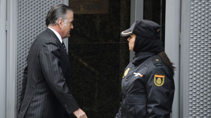 Telediario 1 - Bárcenas no declara