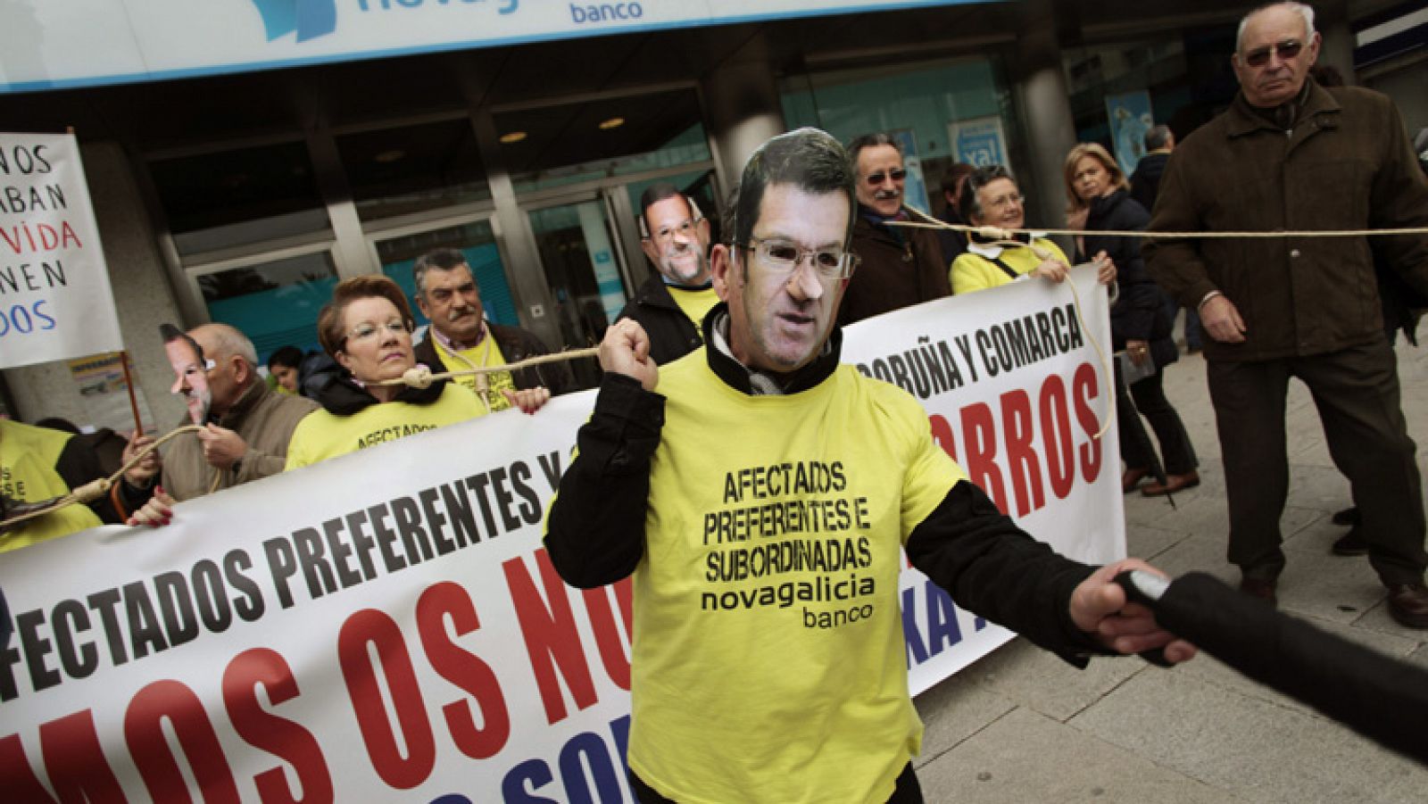 El Gobierno crea una comisión de seguimiento de los procedimientos de arbitraje en los casos de preferentes | Ver