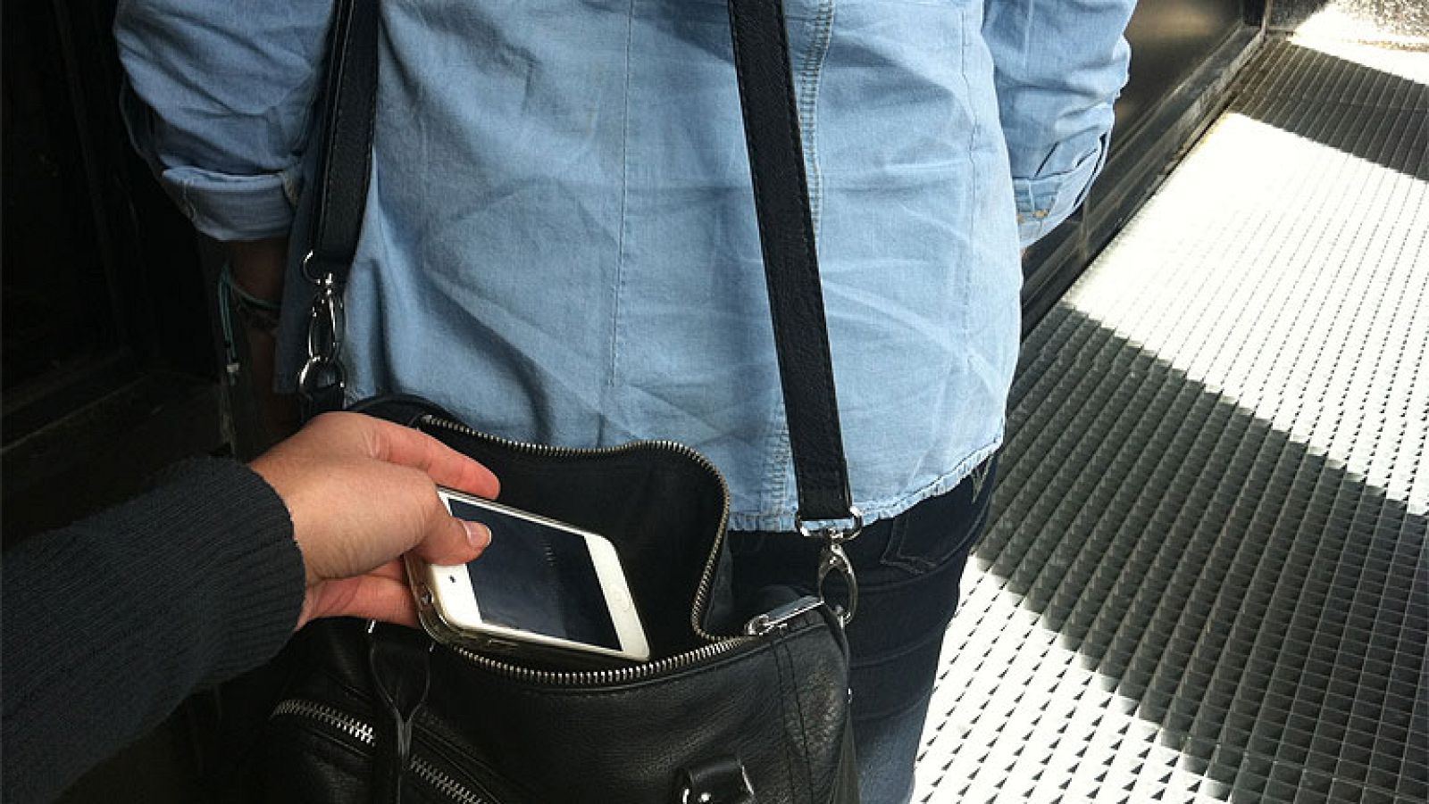 Los teléfonos inteligentes, muy codiciados en el mercado negro