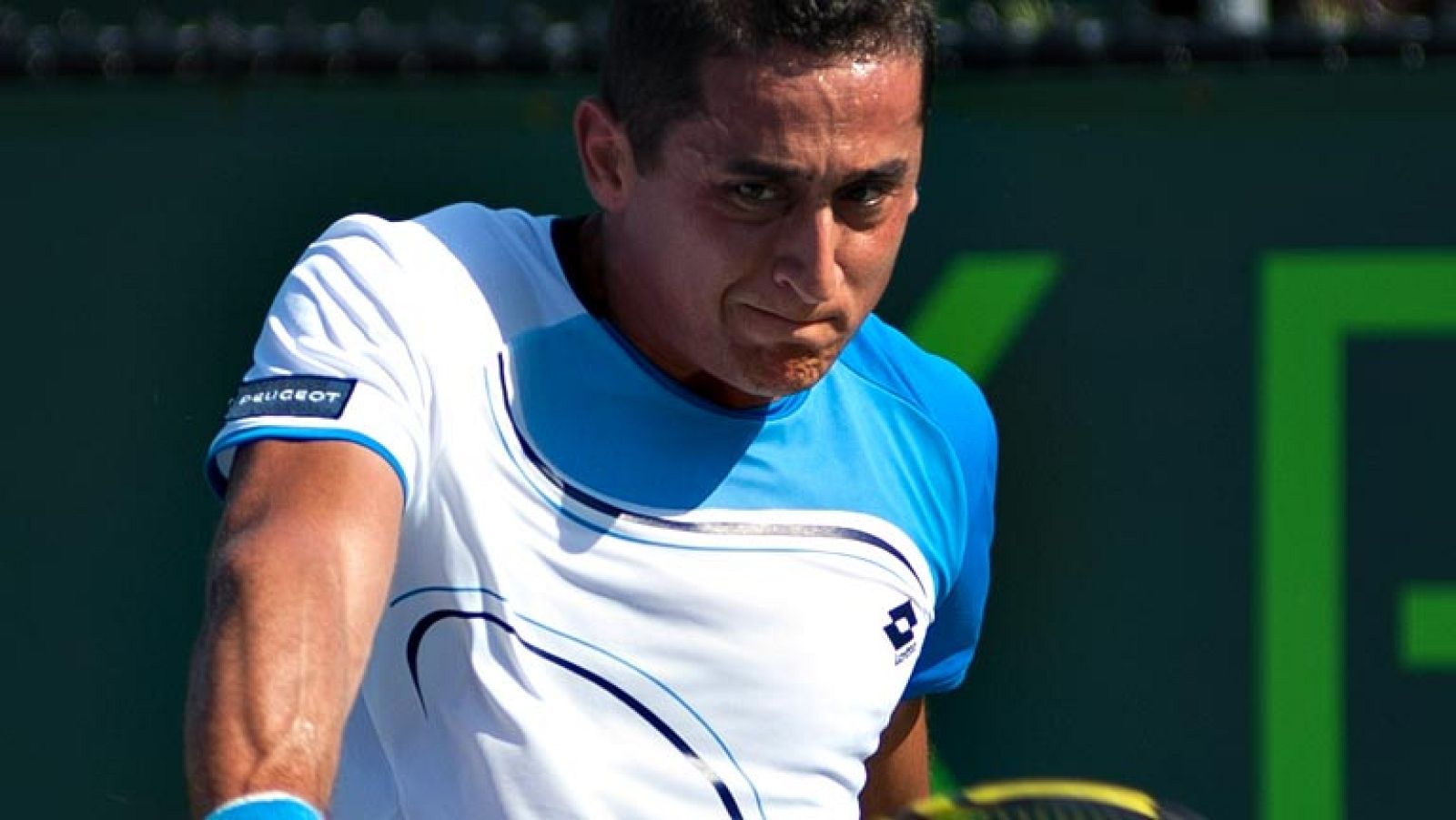 El tenista español Nicolás Almagro ha debutado con éxito en el Masters 1.000 de Miami, segundo de la temporada, al arrollar (6-0, 6-3) al argentino Guido Pella y citarse así con el belga David Goffin en tercera ronda, algo que también logró el escocé
