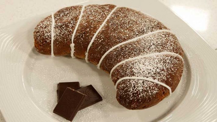 Croissant gigante al café con nuece