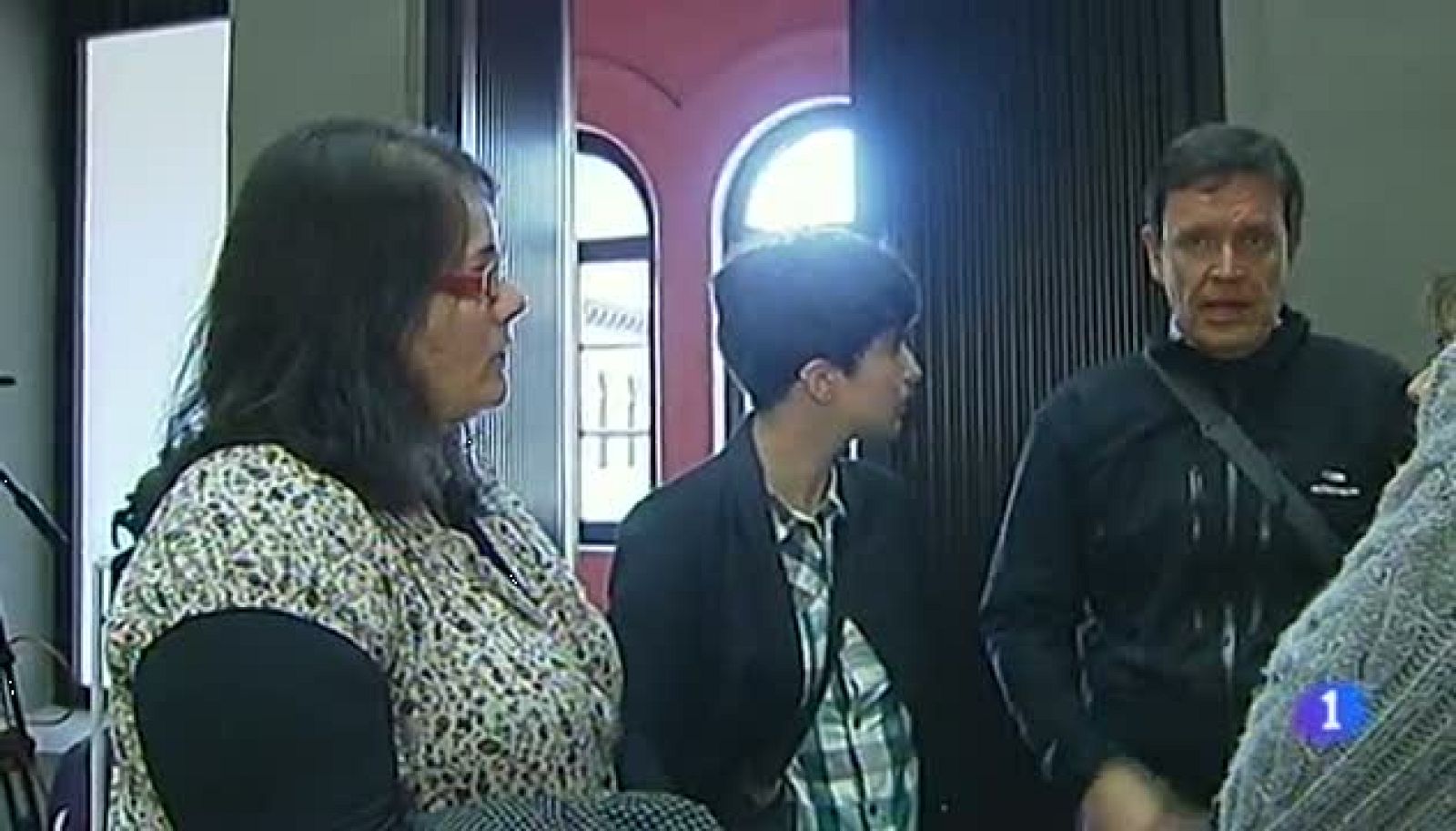 20 jóvenes investigadores de la Universidad de Zaragoza han plasmado sus trabajos de investigación en unos documentales.Dirección y Comité de Empresa de Ibercaja estudian a contrarreloj un acuerdo sin despidos, pero con prejubilaciones y bajas.Principio de acuerdo entre Caja3 y Stop Desahucios, por el que el banco paraliza los desahucios un mes para estudiar caso a caso.