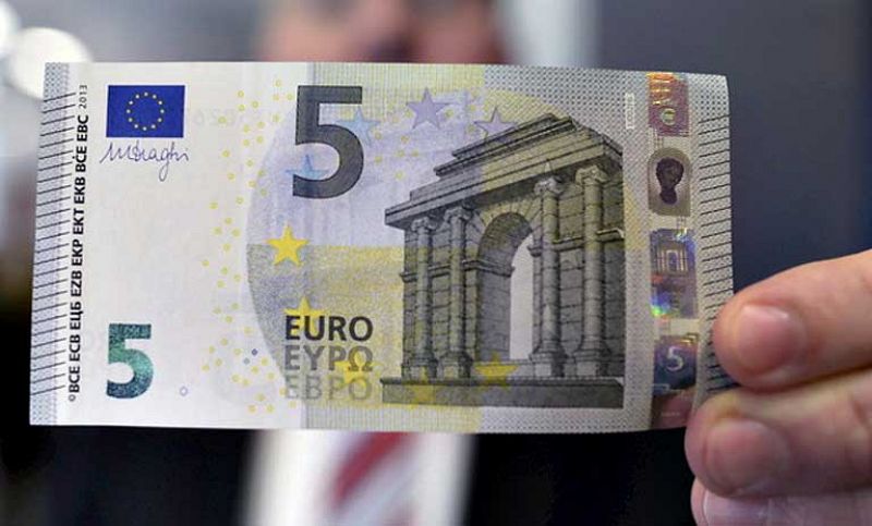 Nuevos billetes de cinco euros más seguros