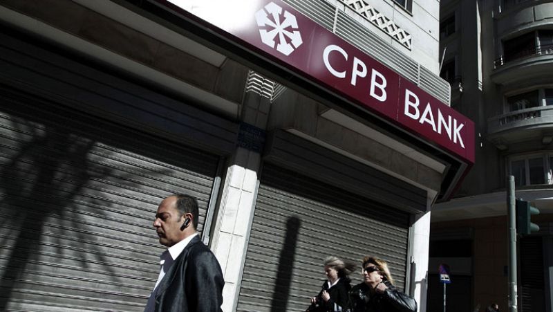 Abren los bancos de Chipre