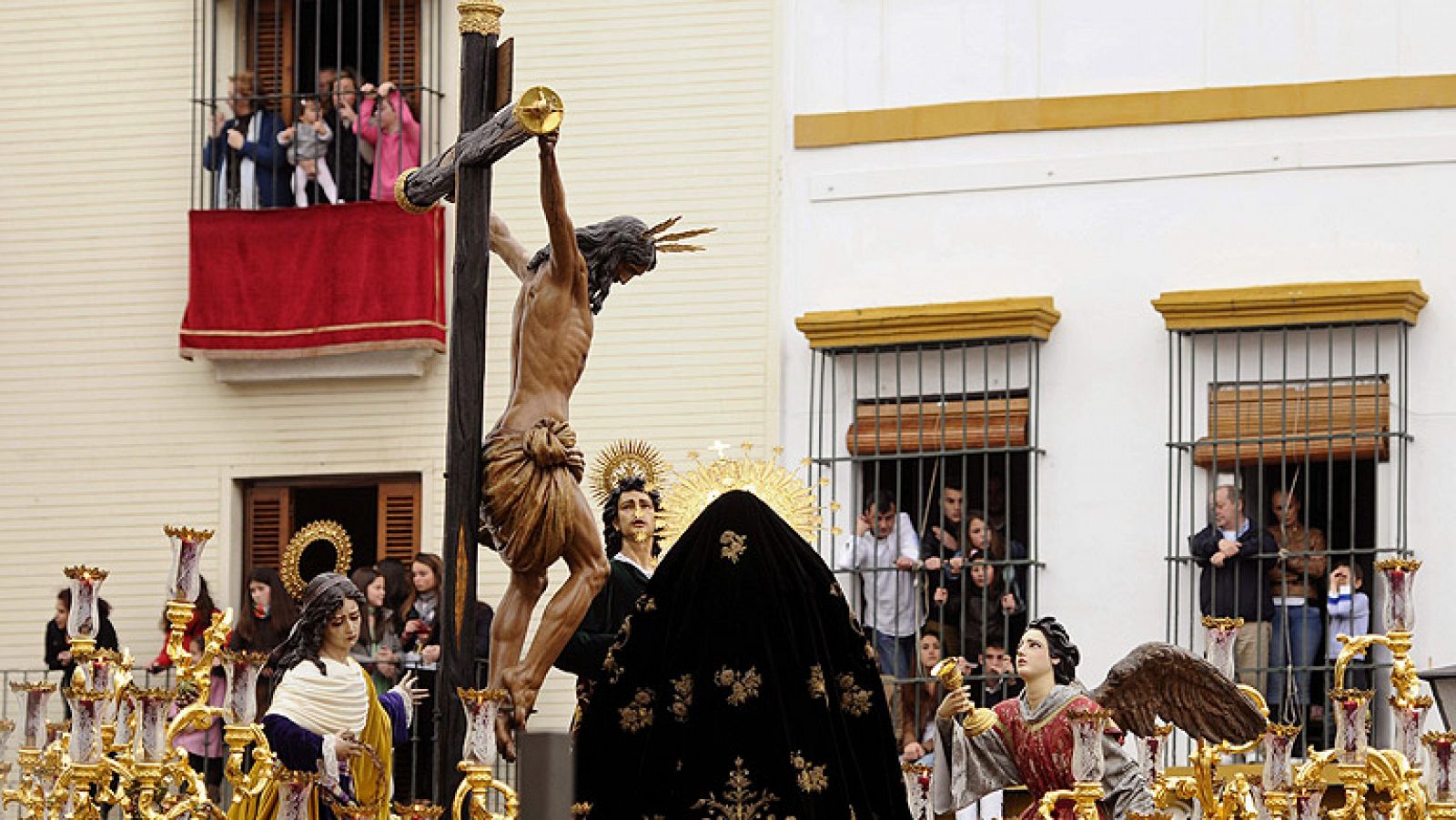 Telediario 1: La lluvia afecta a las procesiones | RTVE Play